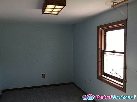 3rd image of 402 13th Ave W #2