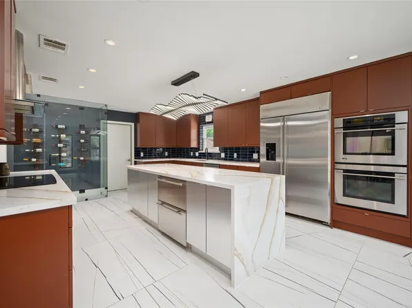 14919 Woodthorpe Ln, Houston, TX 77079