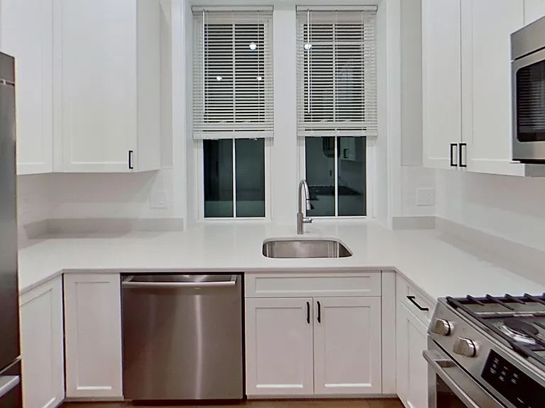 47 Englewood Ave #1R — Photo 1