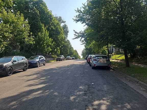 4th image of 666 Magnolia Ave E