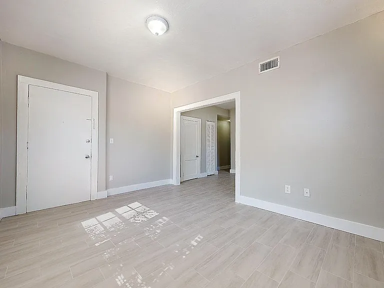 433 NW 25th Ave — Photo 4