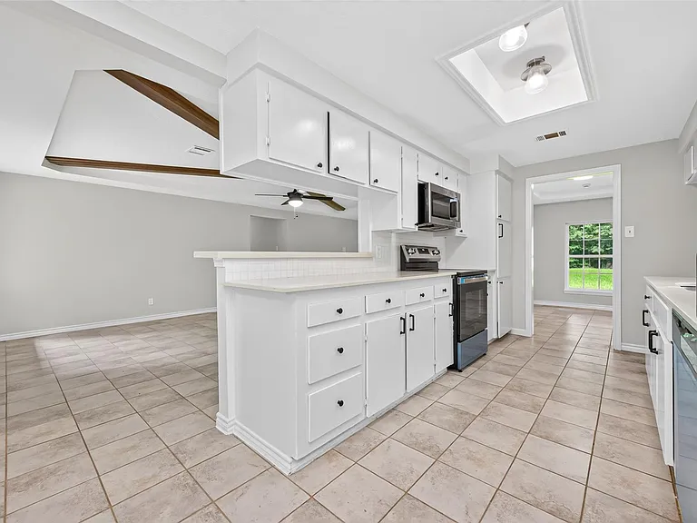 18747 Woodridge Dr — Photo 14