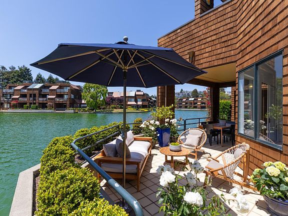 2nd image of 48 Lagoon Vista