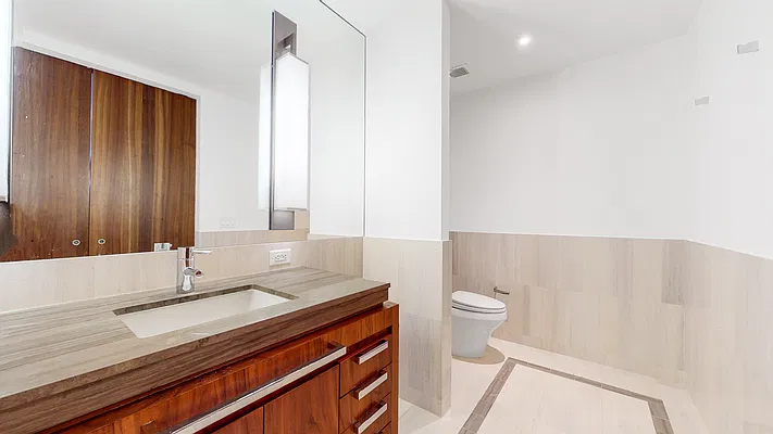 Sold by LEVEN Real Estate | media 12