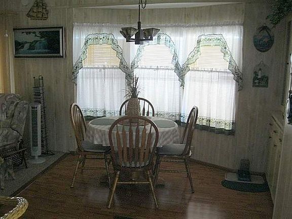 5th image of 165 Highland Dr