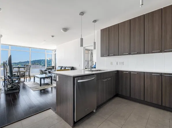 2955 Atlantic Ave #806, Coquitlam, BC V3B 0H9