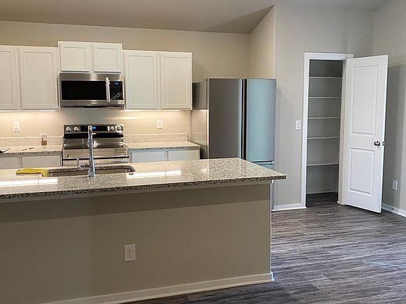 3rd image of 3105 Urbana Ave