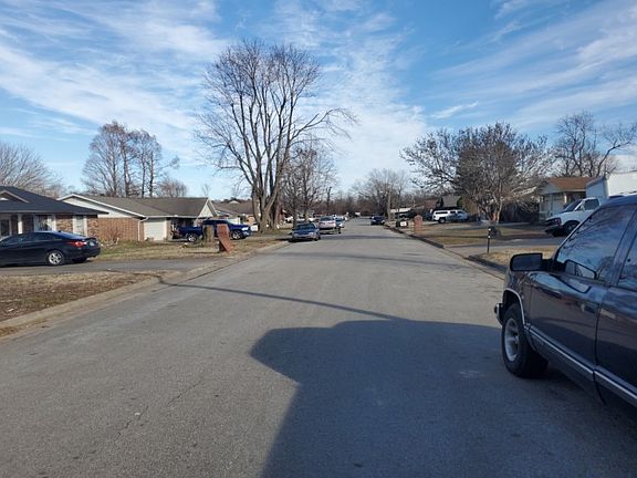 4th image of 1205 W Linda Ln