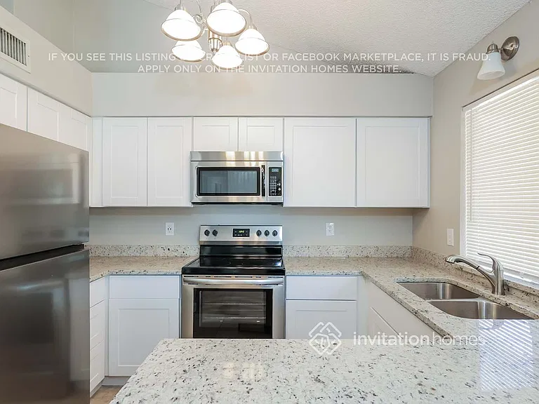 827 N Evergreen St — Photo 6