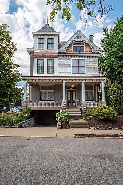 2nd image of 5601 Howe St