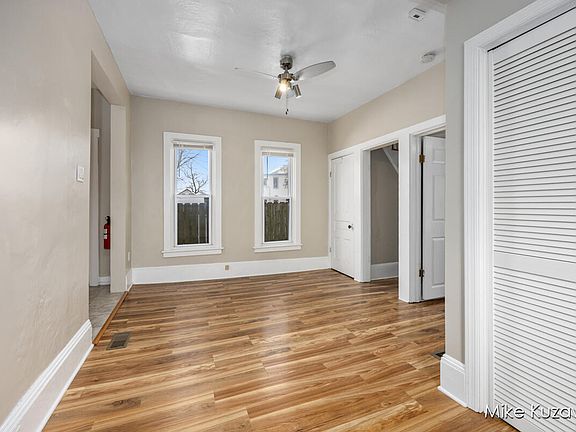 4th image of 121 Lexington Ave SW