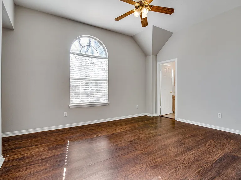 1920 Hillcroft Dr — Photo 5