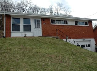 30 Woodruff Dr, Carnegie, PA 15106