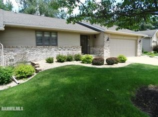 1930 W Mesa Dr, Freeport, IL 61032