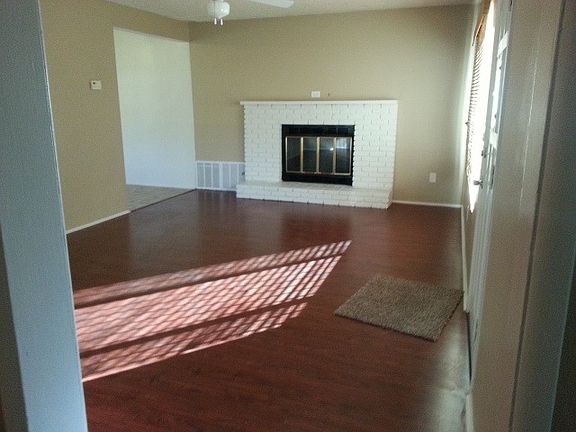 4th image of 5105 N G St