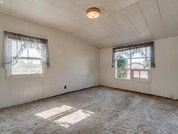 3rd image of 1105 NE 72nd St