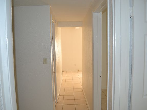 Bedroom/Hallway 