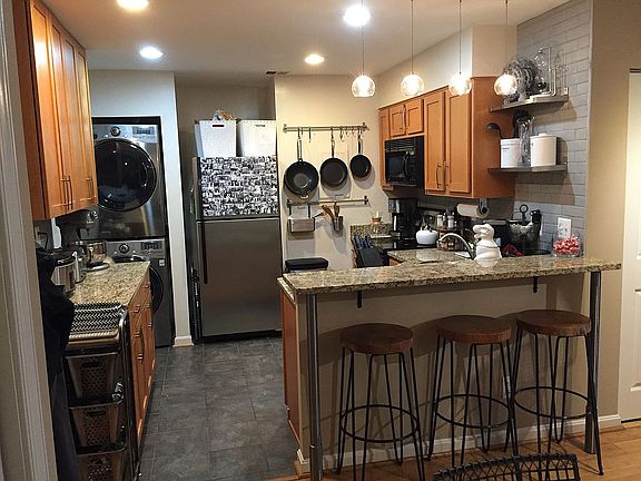 4th image of 1020 N Stafford St APT 106