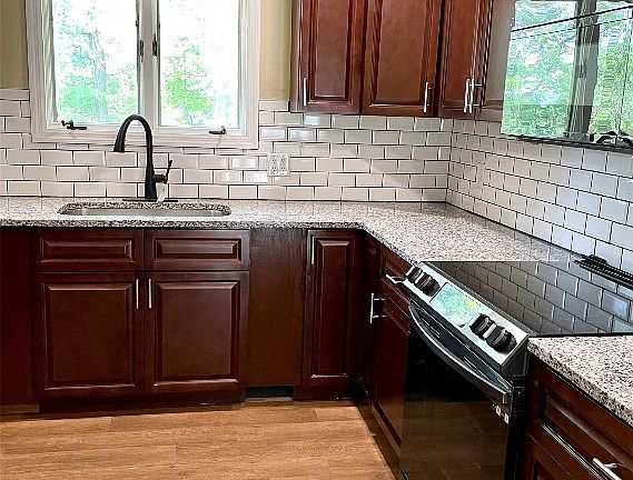 4th image of 2441 Charleston Ave