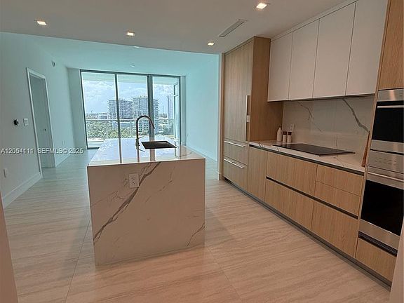 4th image of 2411 Laguna Cir #910