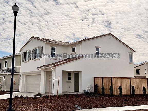 3rd image of 1089 Silver Feather Way