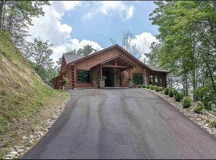 1012 Pine Top Ln, Gatlinburg, TN 37738