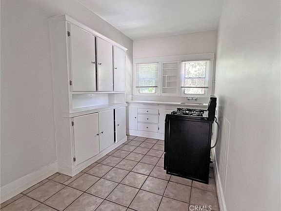 5th image of 679 Obispo Ave
