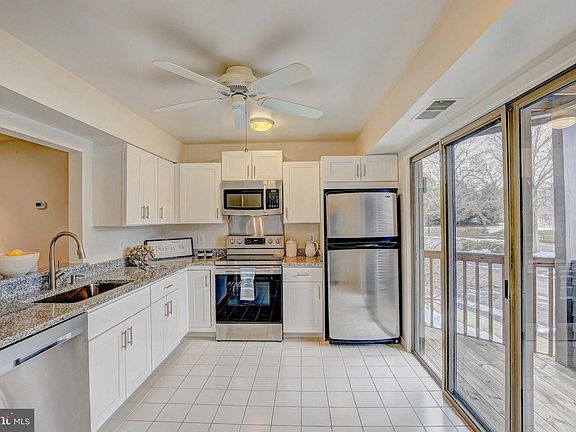 3rd image of 7048 Harbour Village Ct APT 101