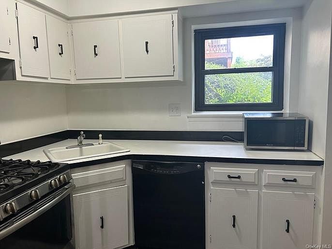 285 W Sneden Pl, Spring Valley, NY 10977 Zillow