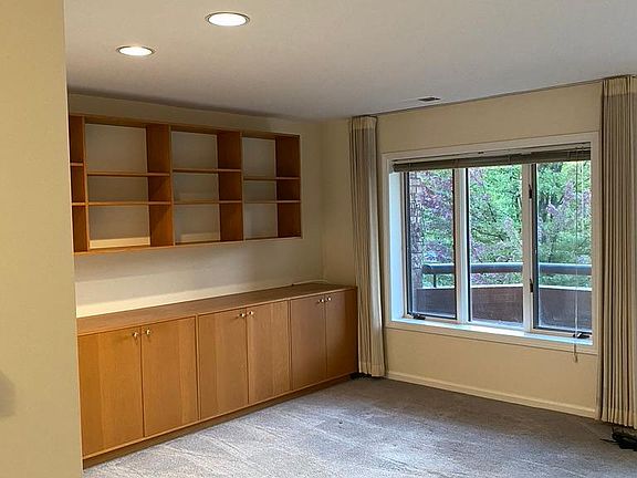 5th image of 1601 Oakwood Ave APT 303