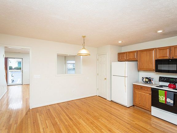 5th image of 1288 Victorian Village Dr