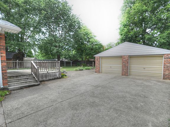 3rd image of 11210 Willowick Ct