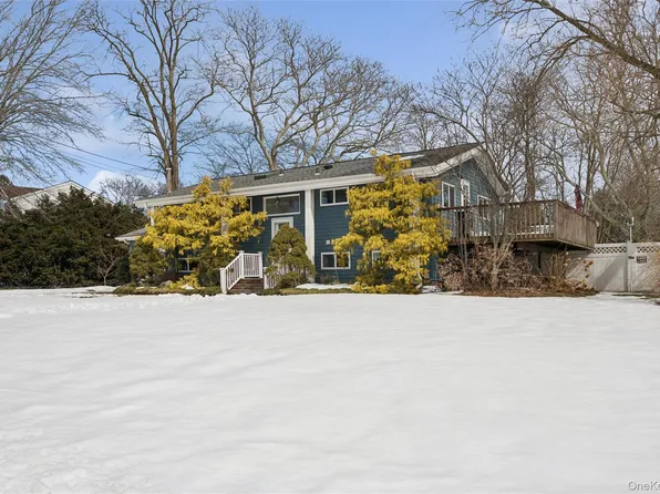 21 Amboy Road, Oakdale, NY 11769