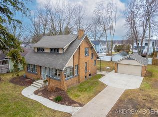 587 S Shore Dr, Holland, MI