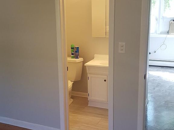 5th image of 518 Barnsdale Rd APT 2