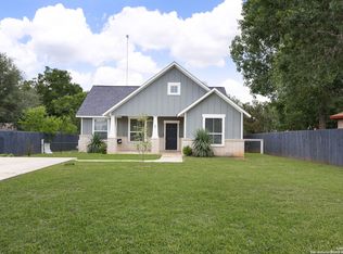 502 S 8th St, Stockdale, TX 78160