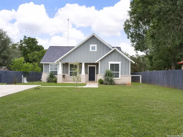 502 8th, Stockdale, TX 78160