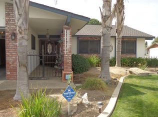 1053 W Mulberry Dr, Hanford, CA 93230