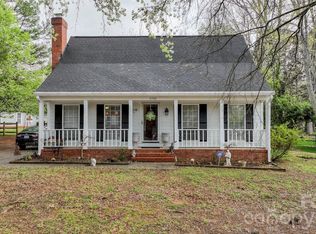 8908 Golf Ridge Dr, Charlotte, NC 28277