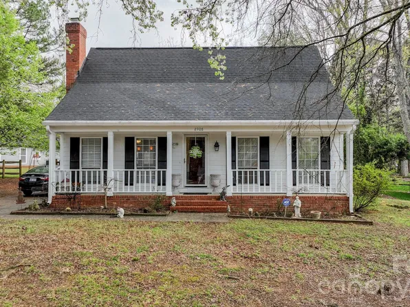 8908 Golf Ridge Dr, Charlotte, NC 28277