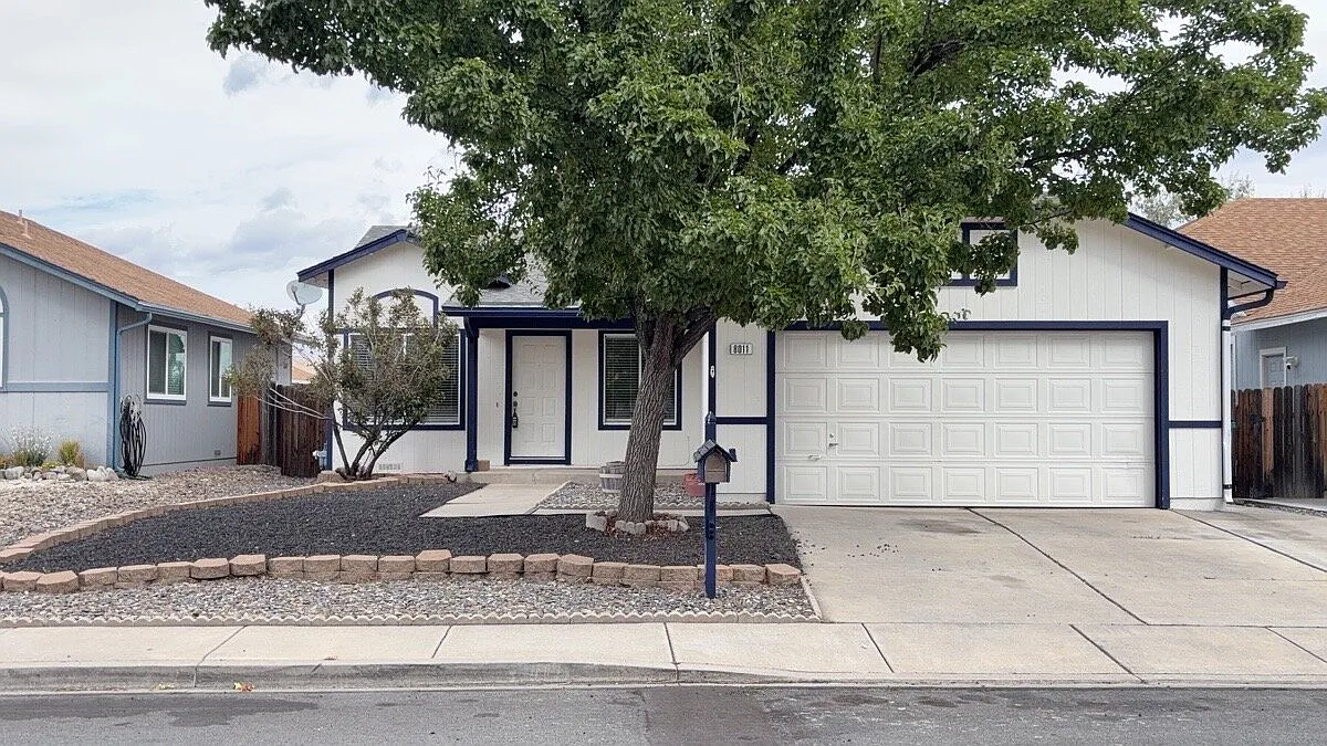 3 Bed, 2 Bath Home in Red Rock Area — Photo 1