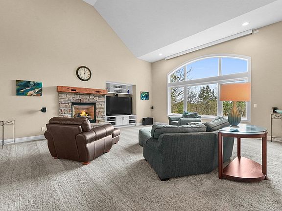 4th image of 176 Farm Ln