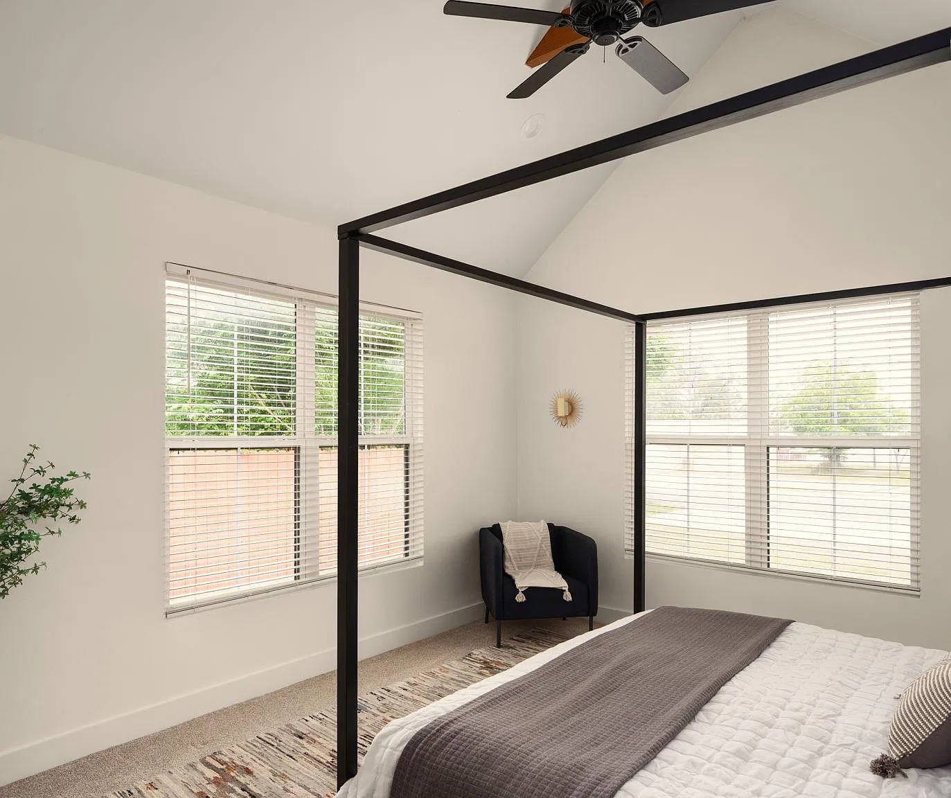 3 bed, 2.0 bath, 1600 sqft, $2,200 — Photo 4