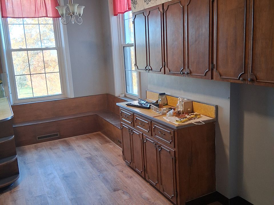 Full eat in kitchen with washer/dryer hookups in kitchen.