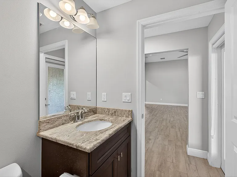 2501 SE Mariposa Ave — Photo 28