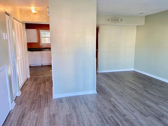 4th image of 620 Cedar Springs Ct