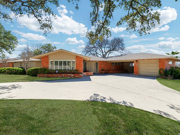 5th image of 226 Clearview Dr.