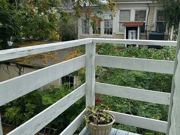 3rd image of 1309 General Pershing St #D
