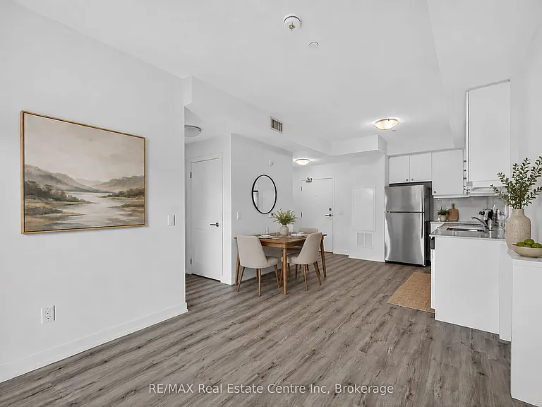 251 Northfield Dr E — Photo 12