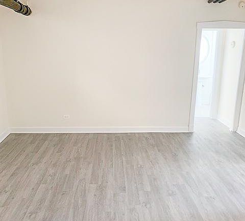 4th image of 2856 W Eastwood Ave #G
